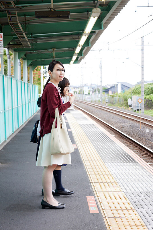 「えっ！おばさんの私が？！」我が子の前で痴●され必死に抵抗するも愛液を垂れ流し絶頂が止まらない巨尻母VOL.2 画像17