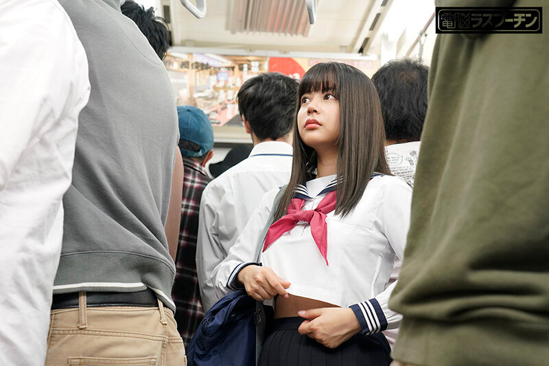 満員電車で羽交い絞めにされセーラー服の下から見えた乳首を強●開発される爆乳女子○生 夕美しおん 画像5