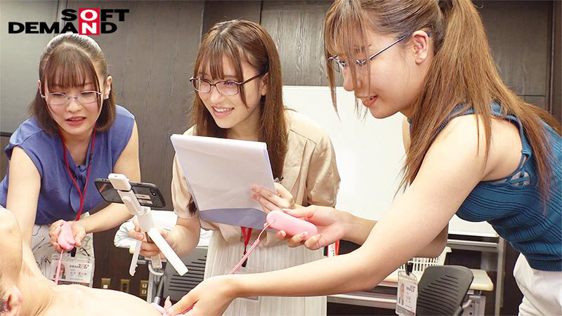 全裸男性を複数名の着衣SOD女子社員がじっくり恥じらい研究報告 真剣チクビ囲み実験 SOD性科学ラボ REPORT18 敏感反応に戸惑いながらも膨らむ乳首と脈打ちペニスから目が離せない19名 画像4