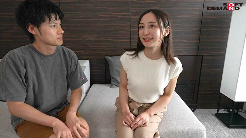 都会の喧騒に紛れてもひときわ目立つ長崎生まれの清楚な奥さん 足立友梨 32歳 AV DEBUT 画像5