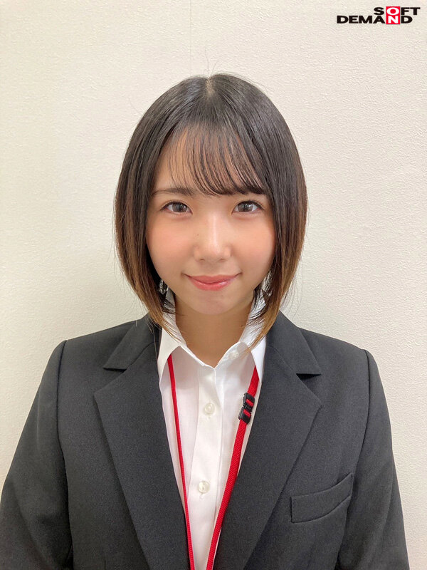 服の中身は色白、巨乳、パイパンの三冠王 得意気にジャンケンメガネ女子とSOD本社のエントランスで… SOD女子社員 ハダカになるより恥ずかしい脱ぎキャンBOX野球拳 営業部2年目 久保歩夢 画像1