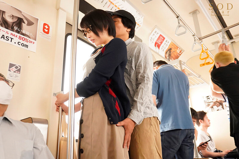 声が出せない電車の中で集団痴● 陰湿な乳揉み おもちゃ責めで開発されていく性に 疎い女子大生地味子「嫌だけど身体だけが気持ちよくなっていくんです…」23 歳 夏目さん 仮名 夏目響 画像3