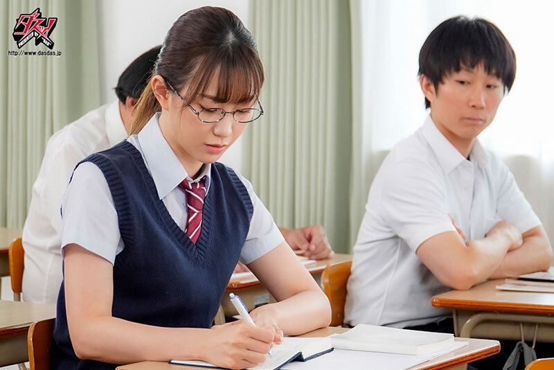 お淑やかで憧れの生徒会長は裏では汗だくになりながら顔射ぶっかけられ狂いの下品女だった。 美谷朱里 画像7