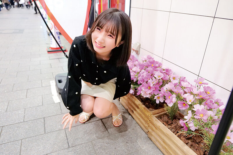 素人美少女とリモコンバイブお散歩8ーSGN区編ー「もう我慢できません…//」人混みの中ビクビク震えてイキまくってしまう女子たち！人生初の羞恥プレイでまさかのエロスイッチオン！車移動中も大胆カーオナニー！最後は近くのスタジオで心行くまで生セックス！ 画像17