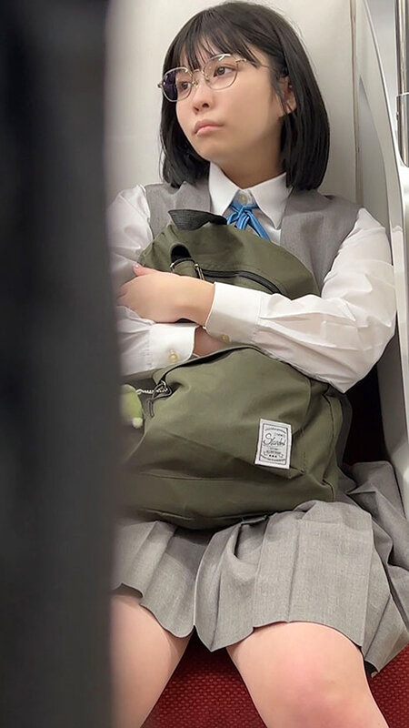 つきまとい02 ～地味な子の制服姿・自宅・私服姿を何日も盗撮記録～ 画像3