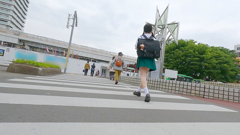 つきまとい03 二つ結びで活発そうにリュックを揺らして電車通学をする子の制服・私服姿の長期盗撮記録 画像2